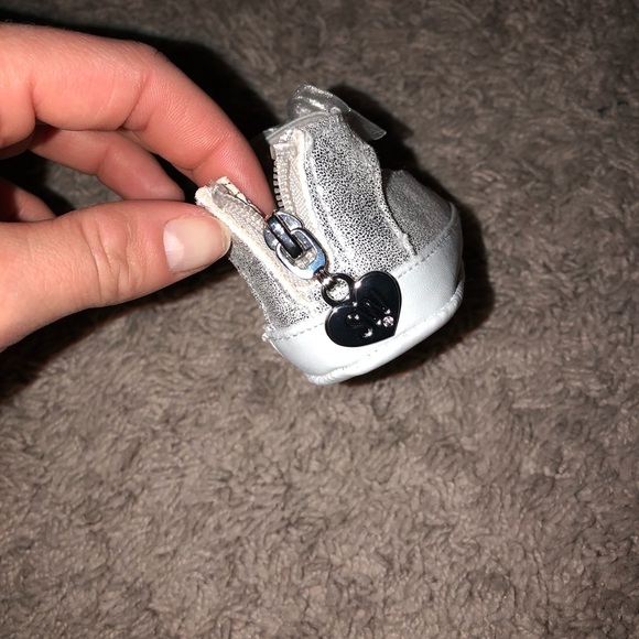 Baby booties - Picture 5 of 6